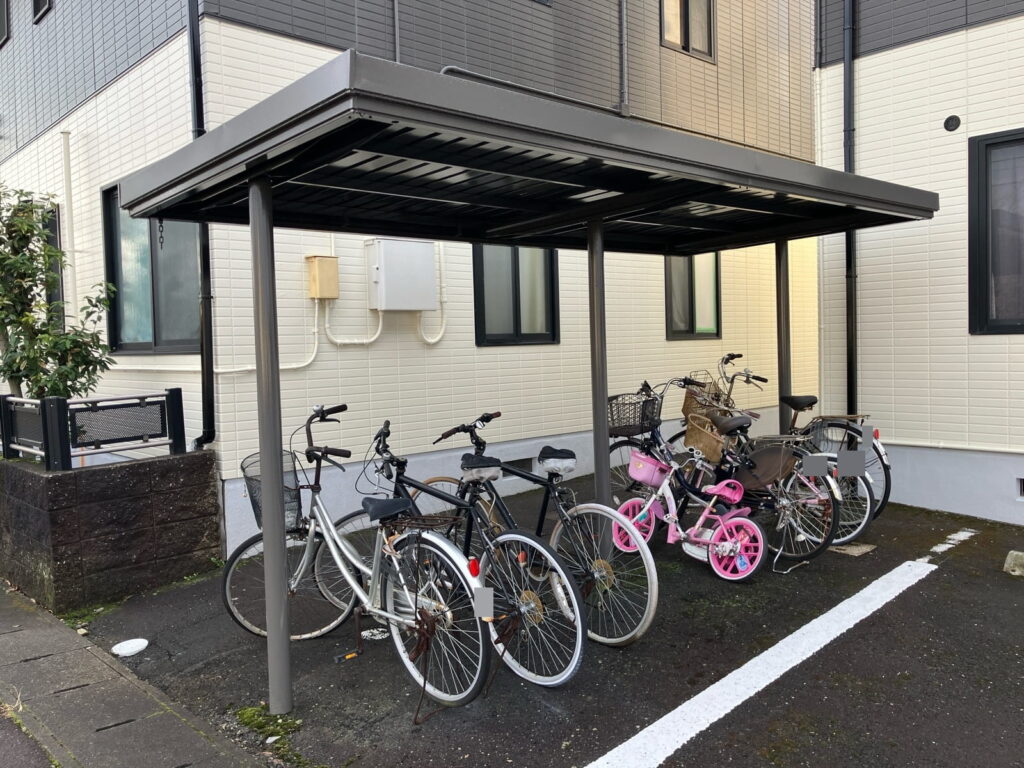 瑞浪市　アパート　駐輪場塗装後